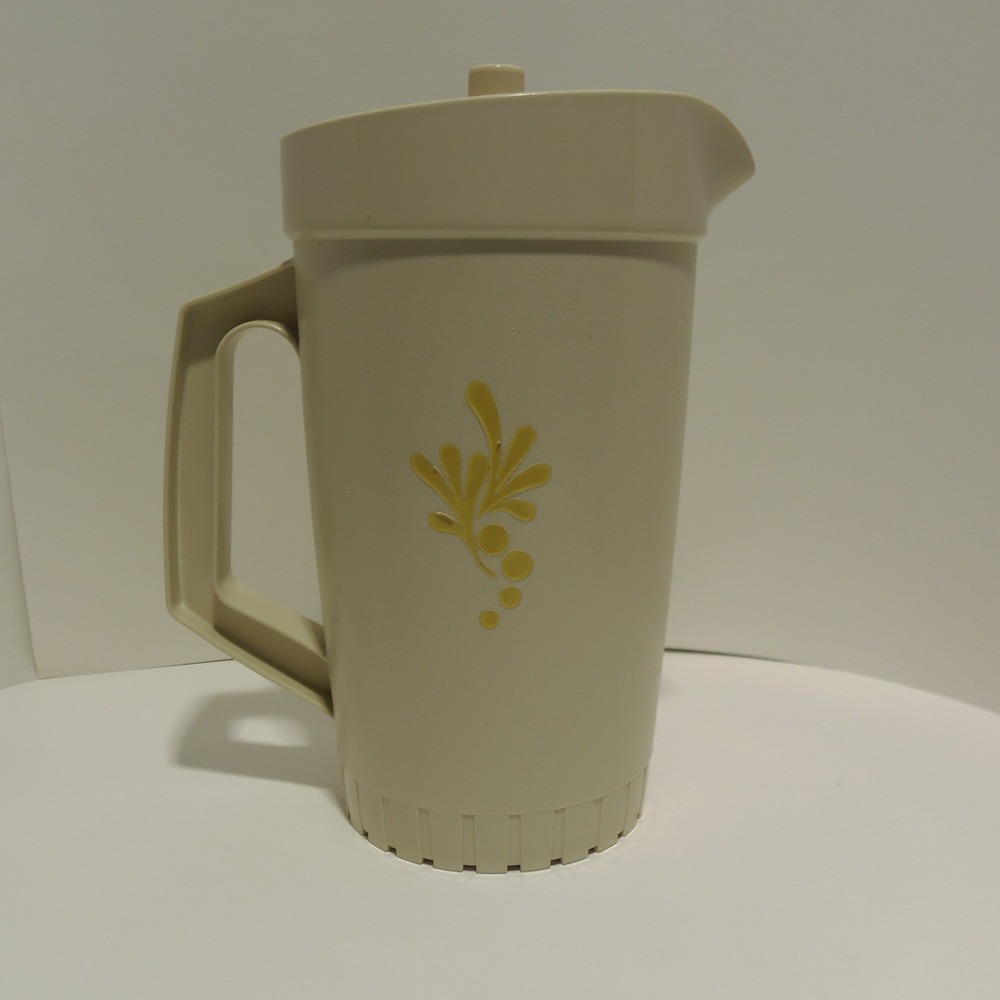 Tupperware Pitcher 1 QT‎ Cream Harvest Gold Push Button Lid Vintage 70s